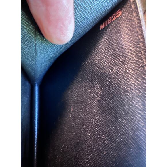 VINTAGE LOUIS VUITTON BLACK EPI DRAGONNE WRISTLET CLUTCH BAG - Picture 6 of 9